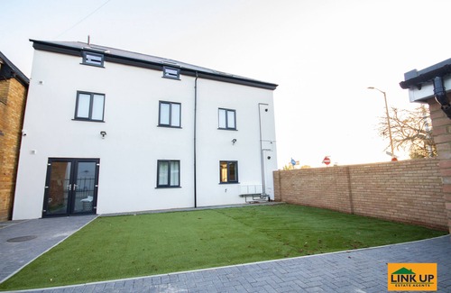 Yiewsley Apartment | Apartment 3 - Holden Court