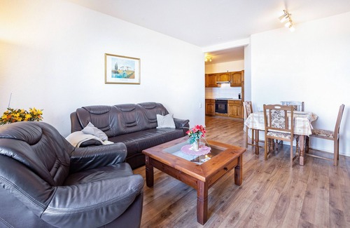 Hillgroven Apartment | Apartment '3-raum Fw 5' with Shared Garden, Balcony and Wi-Fi