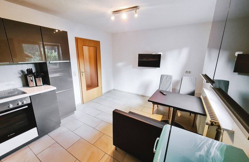 Braeunlingen Apartment | Apartment '3' with Balcony and Wi-Fi