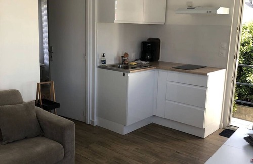 Saint-Mathieu Apartment | Apartment 30m from the beach, shops nearby,