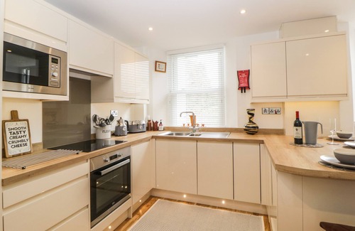Roundham Cottage | APARTMENT 4 10 SOMERS COURT, family friendly in Paignton