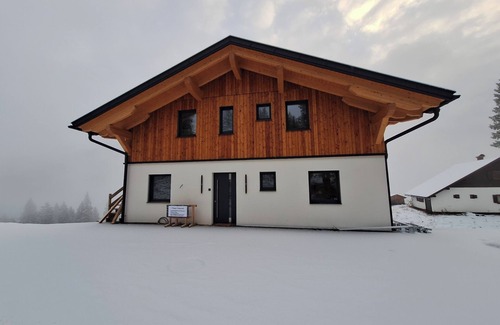 Sonnenalpe Nassfeld Apartment | Apartment '4' with Mountain View, Shared Garden and Wi-Fi