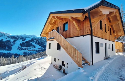 Sonnenalpe Nassfeld Apartment | Apartment '4' with Mountain View, Shared Garden and Wi-Fi
