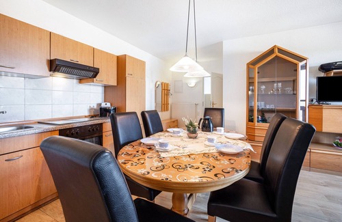 Hillgroven Apartment | Apartment '4-raum Fw 4' with Shared Garden, Balcony and Wi-Fi