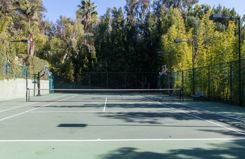 Hollywood Hills West Apartment | Apartment ∙ 4 bedrooms ∙ 8 guests