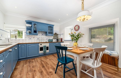 Ballynahinch Cottage | Apartment 447 - Ballynahinch - sleeps 6 guests in 3 bedrooms