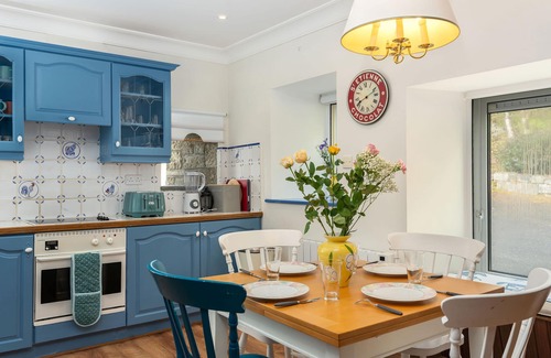 Ballynahinch Cottage | Apartment 447 - Ballynahinch - sleeps 6 guests in 3 bedrooms