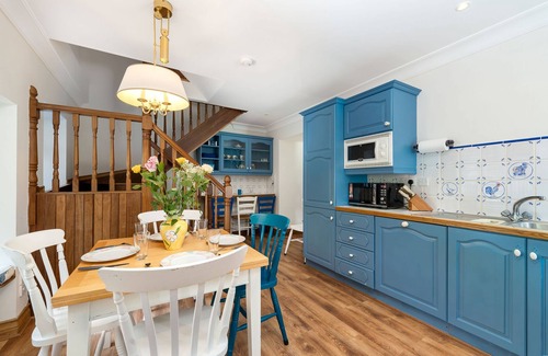 Ballynahinch Cottage | Apartment 447 - Ballynahinch - sleeps 6 guests in 3 bedrooms
