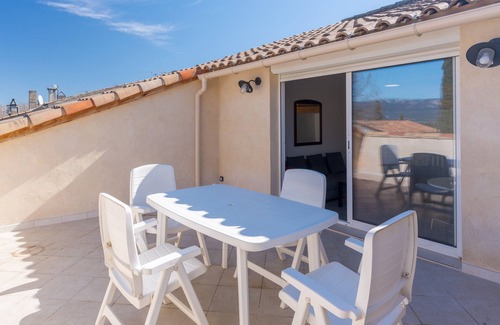 Charleval Apartment | Apartment "5 - Au village F3 - climatisé terrasse" with A/C