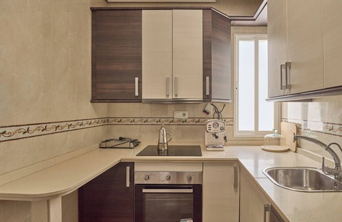 Puente Genil Apartment | Apartment '5 Caballeros' with Balcony, Wi-Fi and Air Conditioning