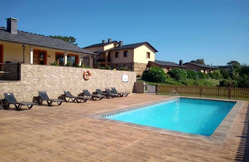 Serantes Apartment | Apartment 5:Modern design, with swimming pool and garden