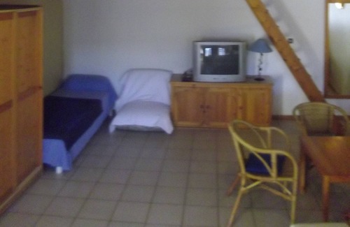 Nissan-lez-Enserune Apartment | Apartment 5 people center village