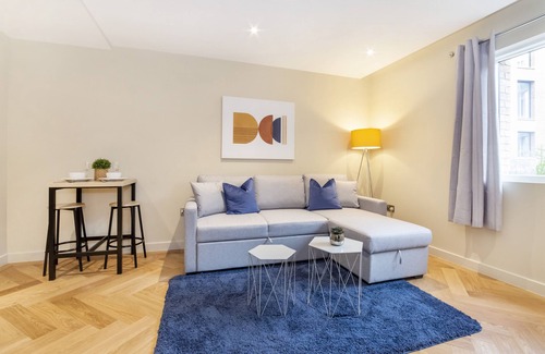 York Cottage | Apartment 5 Hudson Quarter Luxury Apartments - sleeps 4 guests in 1 bedroom