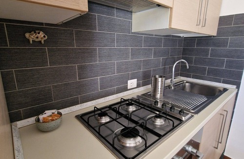 Isola Sacra Apartment | Apartment 5 min from Airport, Self Check-in h24, Private Garden, Wi-Fi, A/C, TV