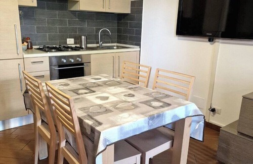 Isola Sacra Apartment | Apartment 5 min from Airport, Self Check-in h24, Private Garden, Wi-Fi, A/C, TV