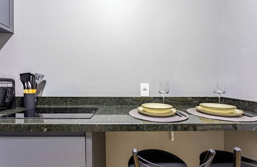 Vila Planalto Apartment | APARTMENT 5 MINUTES FROM THE AIRPORT WITH AIR CONDITIONING AND BALCONY