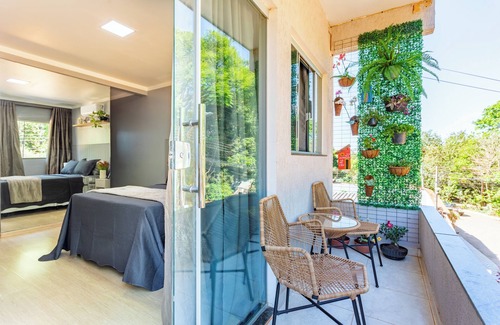 Vila Planalto Apartment | APARTMENT 5 MINUTES FROM THE AIRPORT WITH AIR CONDITIONING AND BALCONY