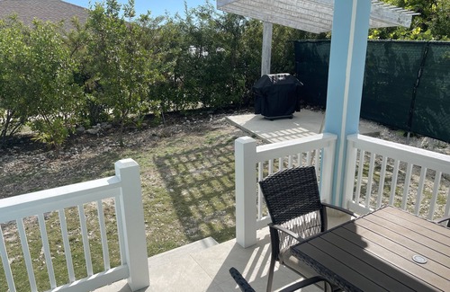 Leeward Settlement Apartment | Apartment- 5 Mins Drive to the Beach