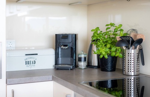 Klettgau Apartment | Apartment '5' with Shared Garden, Balcony and Wi-Fi