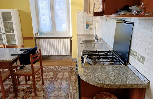 San Terenzo Apartment | Apartment 50m from the beach (umbrellas and sunbeds can be rented on the beach)