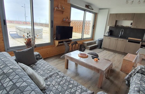 Grandcamp-Maisy Apartment | Apartment 6/8 people max. sea view and port in Normandy FREE WIFI