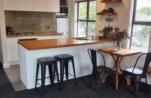 Blenheim Apartment | Apartment 6 - Haddin Court - Funky One Bedroom