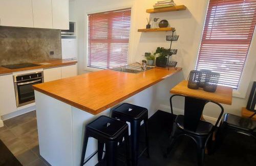 Blenheim Apartment | Apartment 6 - Haddin Court - Funky One Bedroom