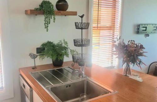 Blenheim Apartment | Apartment 6 - Haddin Court - Funky One Bedroom