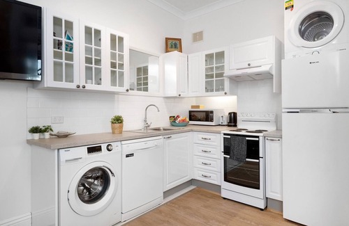 Narrabeen Apartment | Apartment 7 - The Coachhouse