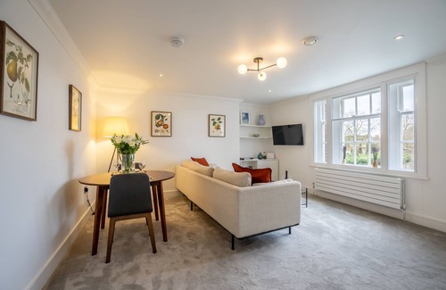 Bootham Apartment | Apartment 8 - Bootham House - sleeps 2 guests in 1 bedroom