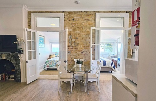 Narrabeen Apartment | Apartment 8 - The Coachhouse