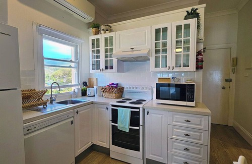 Narrabeen Apartment | Apartment 8 - The Coachhouse