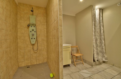 Montmorot Apartment | Apartment 80 m², 2 bedrooms, all comfort, with land. 6 people + baby