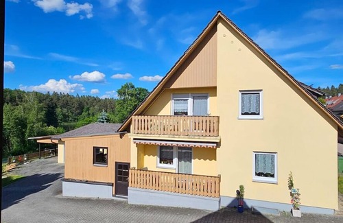 Bodenwoehr Apartment | Apartment 97sqm with balcony and bathroom with shower and bathtub
