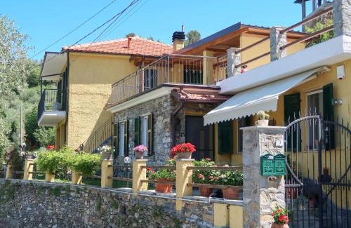 Marta Apartment | Apartment A Ca' Gialla - AEG100 by Interhome