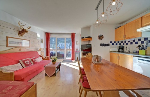 Bagneres-de-Luchon Apartment | Apartment 'A 208 Pics D'Aran' with Mountain View, Shared Pool and Wi-Fi
