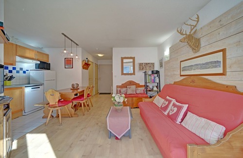 Bagneres-de-Luchon Apartment | Apartment 'A 208 Pics D'Aran' with Mountain View, Shared Pool and Wi-Fi