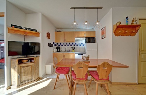 Bagneres-de-Luchon Apartment | Apartment 'A 208 Pics D'Aran' with Mountain View, Shared Pool and Wi-Fi