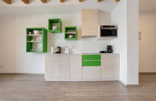 Tremosine Apartment | Apartment 'Agriturismo Hegemone Albero' with Mountain View, Private Terrace and Wi-Fi