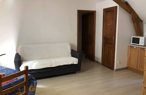 Durtal Apartment | Apartment 'À L'Aujardière' with Shared Garden and Wi-Fi