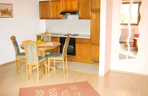 Lonsee Apartment | Apartment 'A' with Private Terrace and Wi-Fi