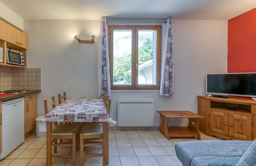 Le Bourg-d'Oisans Apartment | Apartment 'A1 Renard' with Mountain View, Shared Garden and Wi-Fi