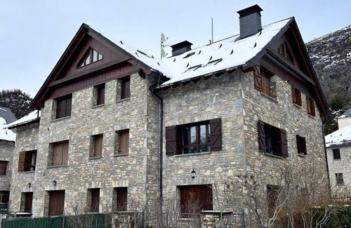Escarrilla Apartment | Apartment 'A10 De Formigal' with Mountain View, Balcony and Wi-Fi