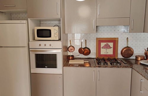 Altafulla Apartment | Apartment 'Acogedor Piso En El Casco Antiguo' with Wi-Fi and Air Conditioning