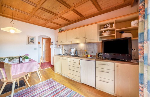 Tirolo Apartment | Apartment "Adang Ferienwohnung Etschtal" with Mountain View, Garden & Wi-Fi