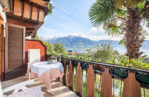 Tirolo Apartment | Apartment "Adang Ferienwohnung Etschtal" with Mountain View, Garden & Wi-Fi