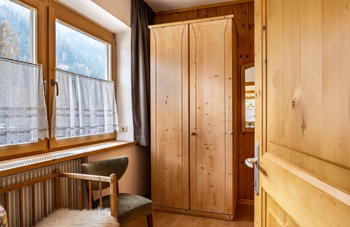 Ultimo Apartment | Apartment 'Adlerhorst Zaunkoenig' with Private Terrace and Wi-Fi