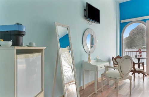 Massouri Apartment | Apartment 'Afroditi with Sea View Balcony' with Private Terrace, Wi-Fi and Air Conditioning