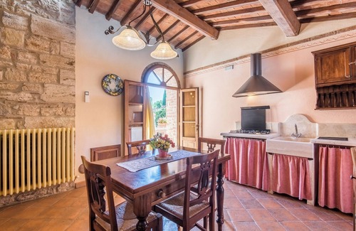Serre di Rapolano Other | Apartment 'Agriturismo Ischieto - Il Granaio' with Shared Pool, Wi-Fi, and Air Conditioning