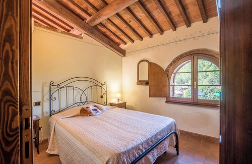 Serre di Rapolano Other | Apartment 'Agriturismo Ischieto - Il Granaio' with Shared Pool, Wi-Fi, and Air Conditioning